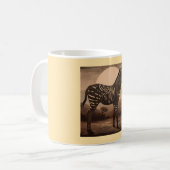 Ein melanistisches Zebra beim Grasen Kaffeetasse (Vorderseite Links)