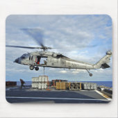 Ein MH-60er Seahawk bereitet sich darauf vor, Muni Mousepad (Vorne)