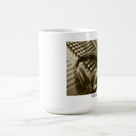 Ein Mikrofon und Kopfhörer Kaffeetasse (Mittel)