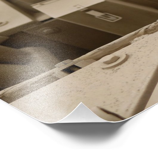 Ein militärisch arbeitender Hund sitzt auf einem M Fotodruck (Ecke)