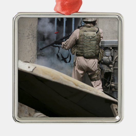 Ein Militärpolizist nutzt eine Runde, die durchbro Silbernes Ornament (Vorne)