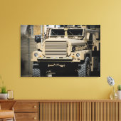 Ein minenresistentes, ambusgeschütztes Fahrzeug Leinwanddruck (Insitu (Wohnzimmer))