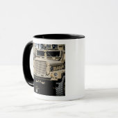 Ein minenresistentes, ambusgeschütztes Fahrzeug Tasse (Vorderseite Links)