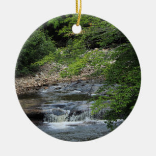 Ein Miniaturwasserfall Keramik Ornament