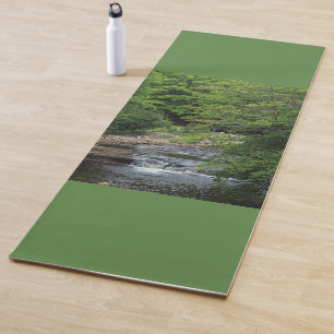 Ein Miniaturwasserfall Yogamatte