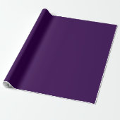 Ein minimalistischer violetter Hintergrund mit dez Geschenkpapier (Ungerollt)