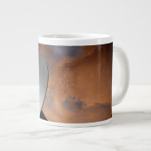 Ein mit Aeroshell angereichertes Raumfahrzeug nähe Jumbo-Tasse (Vorderseite Rechts)