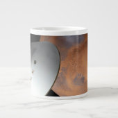 Ein mit Aeroshell angereichertes Raumfahrzeug nähe Jumbo-Tasse (Vorderseite)