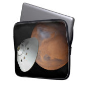 Ein mit Aeroshell angereichertes Raumfahrzeug nähe Laptopschutzhülle (Vorderseite Links)