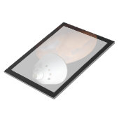 Ein mit Aeroshell angereichertes Raumfahrzeug nähe Notizblock (angewinkelt)