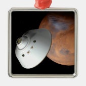 Ein mit Aeroshell angereichertes Raumfahrzeug nähe Ornament Aus Metall (Vorne)