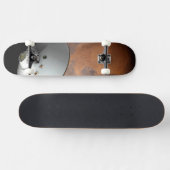 Ein mit Aeroshell angereichertes Raumfahrzeug nähe Skateboard (Horizontal)