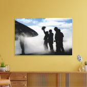 Ein Mitglied der Crew eines Cockpits Leinwanddruck (Insitu (Wohnzimmer))