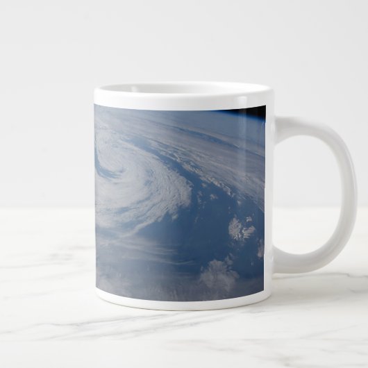 Ein mittelatlantisches Tiefdrucksystem. Jumbo-Tasse (Rechts)