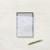 Ein mittelatlantisches Tiefdrucksystem. Post-it Klebezettel (Auf Schreibtisch)