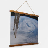 Ein mittelatlantisches Tiefdrucksystem. Wandteppich Mit Holzrahmen (Gewinkelt)