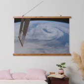 Ein mittelatlantisches Tiefdrucksystem. Wandteppich Mit Holzrahmen (Schlafzimmer)