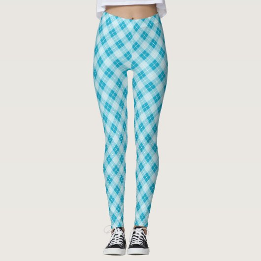 Ein Model, das hochtaillierte Leggings präsentiert (Vorderseite)