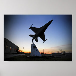 Ein Modellbau eines kämpfenden Falken F-16 C Poster