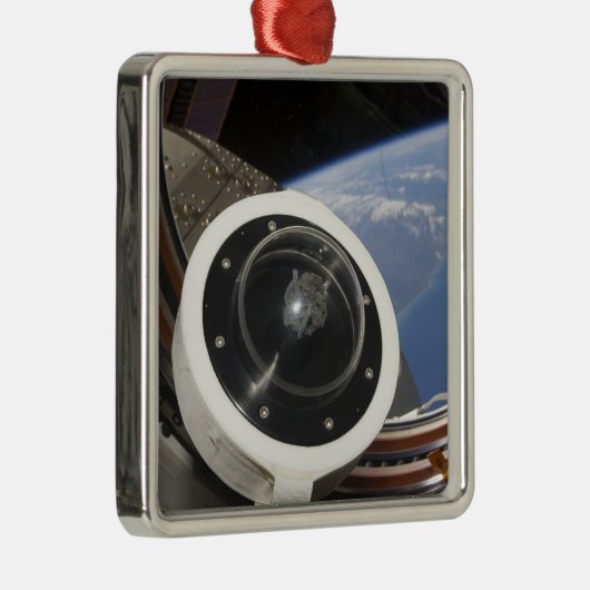 Ein Mondgestein Ornament Aus Metall (Rechts)