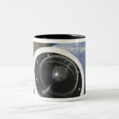 Ein Mondgestein Zweifarbige Tasse (Mittel)