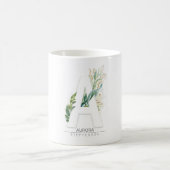 Ein Monogram Gold Greenery eleganten Namen Kaffeetasse (Mittel)