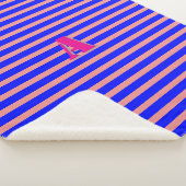 Ein monogramm-blauer rosa Streifen Sherpadecke (3/4)