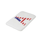 Ein Monogramm überlagert sich auf dem Flag-Feld de Badematte (Schrägansicht)