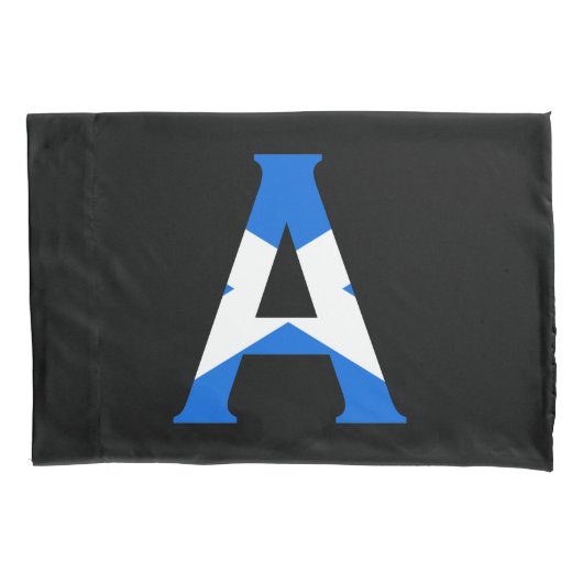 Ein Monogramm überlagert sich auf der schottischen Kissenbezug (Vorderseite)