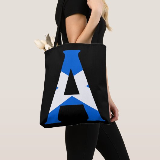 Ein Monogramm überlagerte sich auf der Flagge Scho Tasche (Von Nahem)