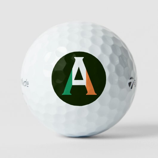 Ein Monogramm überlagerte sich auf irischer Flagge Golfball (Vorderseite)
