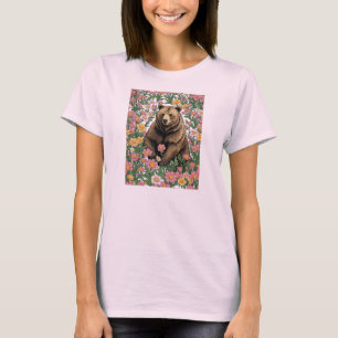 Ein Montana-Bär, umgeben von Bitterroot-Blumen T-Shirt