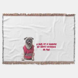 Ein Mops ist ein Bündel von Liebe, die in Pelz umm Decke