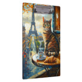 Ein Morgen in Paris | Getigelte Katze im Café Klemmbrett (Rechts)