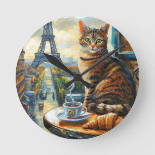 Ein Morgen in Paris Getigelte Katze im Café Runde Wanduhr