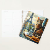 Ein Morgen in Paris | Getigerte Katze im Café Planer (Anzeige)
