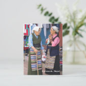 Ein morgendlicher Chat in Boudha Stupa Postkarte (Stehend Vorderseite)