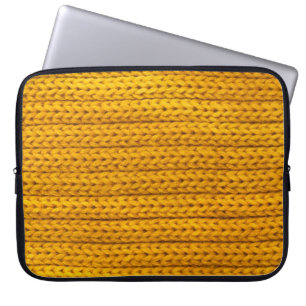 Ein Muster aus gelben Strickstoffen aus Garnen. Laptopschutzhülle