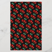 Ein Muster der roten Kirschen auf den Blätter der (Rückseite)