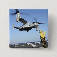 Ein MV-22 Osprey startet von der USS Nassau
