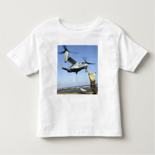 Ein MV-22 Osprey startet von der USS Nassau Kleinkind T-shirt