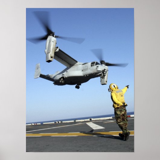Ein MV-22 Osprey startet von der USS Nassau Poster (Vorne)