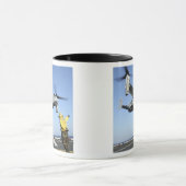 Ein MV-22 Osprey startet von der USS Nassau Tasse (Zentrum)