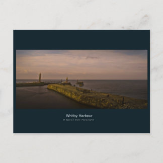 Ein mystischer Abend auf Whitby Pier Postkarte