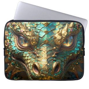 Ein mystischer Drache in Türkis und Gold Laptopschutzhülle