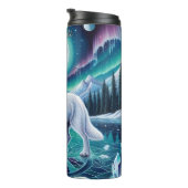 Ein mystischer Wolf auf einem gefrorenen See Thermosbecher (Nach rechts gedreht)