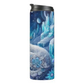 Ein mystischer Wolf im Winterwunderland Thermosbecher (Nach rechts gedreht)