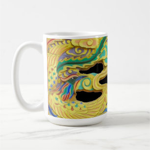 Ein mythischer Feuervogel und Goldener Drache auf Kaffeetasse