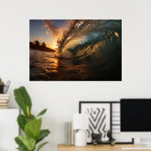 Ein nahes Bild einer riesigen Welle bei Sonnenunte Poster (Heimbüro)