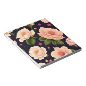 Ein nahtloses Muster mit rosa Rosen auf einem dunk Notizblock (angewinkelt)